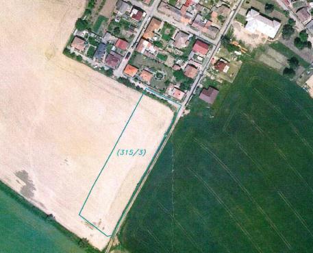 Čj. ORÚP 20578/16 - SPIS 3469/2012/Hr Obrázek vlevo: Výřez katastrální mapy k.ú. Čáslavice na podkladu ortofoto, který byl přiložen k námitce. Modrou čarou je ohraničen pozemek navrhovatele p.č. 315/3 PK, tj.