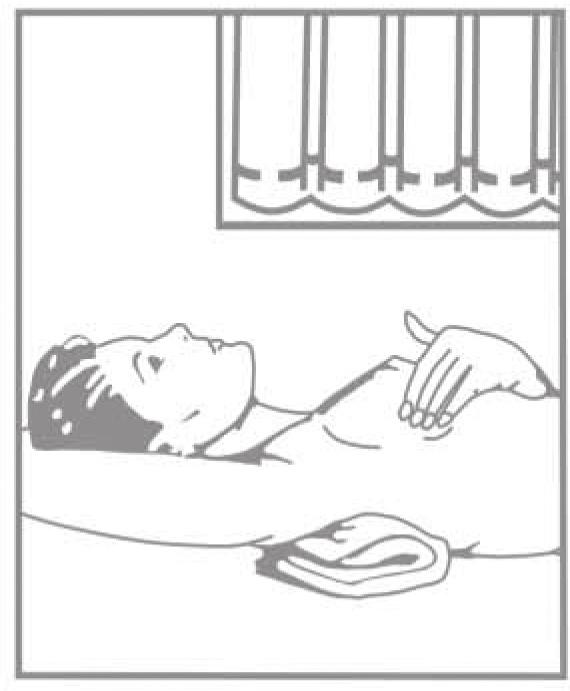 Obrázek 6: Vleže Podložte záda pod vyšetřovaným prsem malým polštářkem nebo složeným ručníkem.
