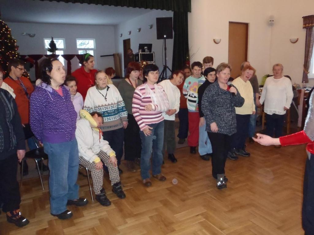 Odjezd klientek Fary na týdenní dovolenou do Chomutova SRDCE NA DLANI Odjezd klientek I. + II. odd.