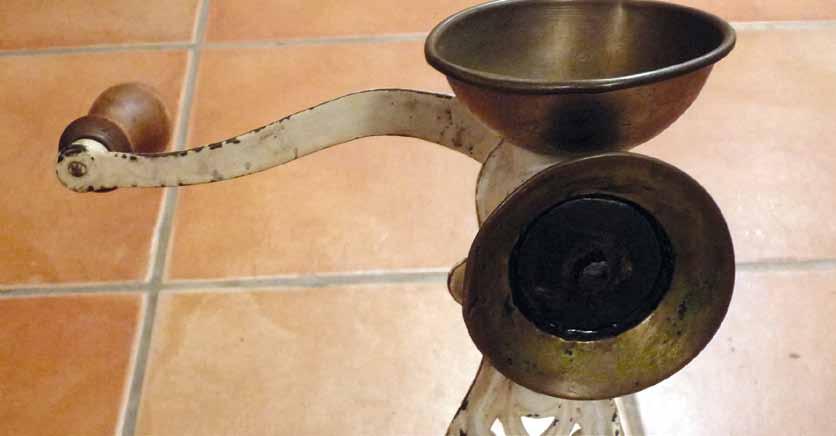 Zapomenutý abertamský rodák, Mlýnek na mák značky Porkert Mlýnky na maso Porkert ze současné produkce firmy Hanhart Morkovice Snad každý z nás starších 35 let si vzpomene na ruční kuchyňský mlýnek na