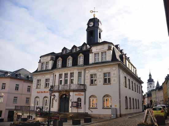 Když uvážíme, že v tuto dobu zaměstnávaly podniky ve městě zhruba 9 000 osob, vidíme, že město silně přitahovalo pracovní síly z okolních obcí a že bylo důležitým hospodářským centrem západního