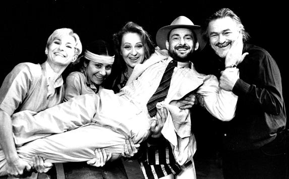N. Simon: Chci k filmu, Divadlo ABC 1997, H. Doulová, M. Delišová, S. Stašová, O. Brousek ml. s režisérem inscenace J. Fréharem / F.: K.