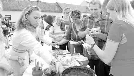 .. S vedrem byl naopak velmi spokojen správce, který si pochvaloval návštěvnost, kterou počasí vždy buď příznivě, či nepříznivě ovlivní. Podvečer už patřil kapele Lončáci z Modré.