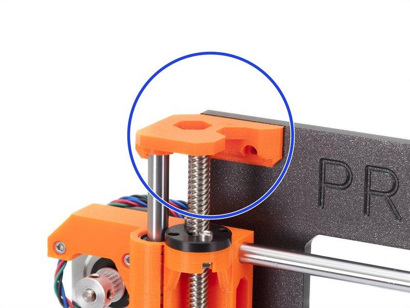 Step 9 Montáž dílů Z-axis-top (2. část) Umístěte díl Z-axis-top-left na obě tyče a zarovnejte jej s rámem.