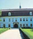 Střední školy 20. října 2017 37 Strašák jménem maturitaodry nesouží, složí ji každý student Střední pedagogická škola astřední zdravotnická škola svaté Anežky České vodrách pokračuje vdlouhé tradici.