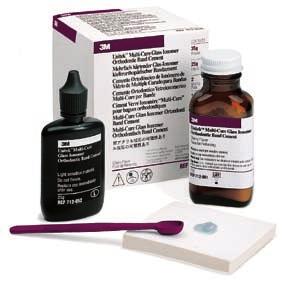 Adhezivní systémy pro kroužky Unitek Multi-Cure Glass Ionomer Band Cement Skloionomerní cement pro ortodontické kroužky 3M Unitek vám nabízí efektivní řešení pro spolehlivou retenci kroužků.