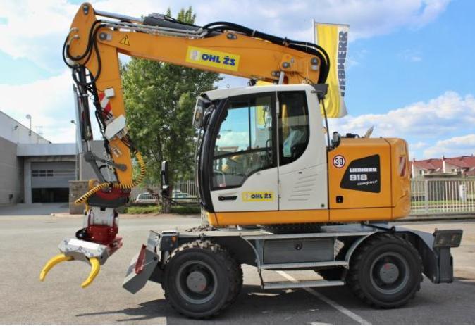 2.3 Otočné kolové rypadlo 13 20t Liebherr A918 Compact hmotnost: 19,50 t výkon: 110 kw příslušenství: naklápěcí a rotační hlava NARO 20 podkopová lžíce (60, 90, 100, 120 cm), svahovací 180 cm