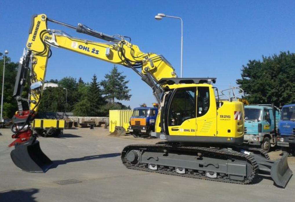 2.6 Otočné pásové rypadlo 20 30t Liebherr R926 Compact hmotnost: 29,00 t výkon: 120 kw příslušenství: naklápěcí a rotační hlava NARO 20 podkopová lžíce ( 90, 120, 140 cm), svahovací