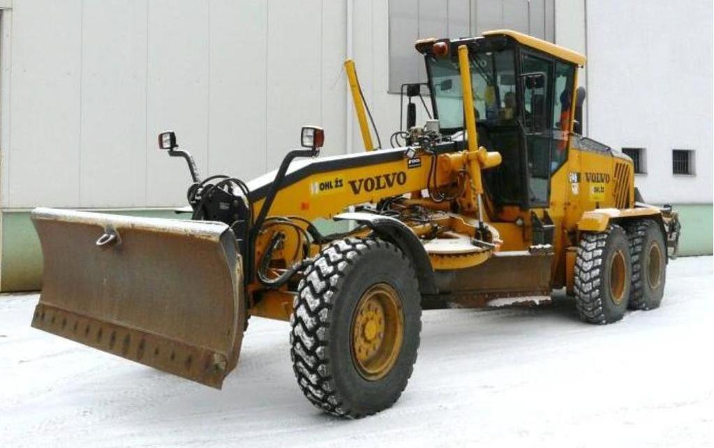 2.8 Grejdr Volvo G946 hmotnost: výkon: příslušenství: využití: 21,80 t 175 kw radlice středová šíře 366 cm radlice přední šíře 270