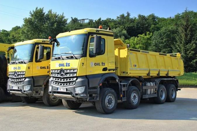 3.2 Nákladní automobil 8x8, 8x6, 4 - nápravový typ: hmotnost: výkon: užitné zatížení: využití: Tatra terno 1 8x8, Mercedes Arocs 8x6 16,80 t 270-300 kw 15,2 t přeprava