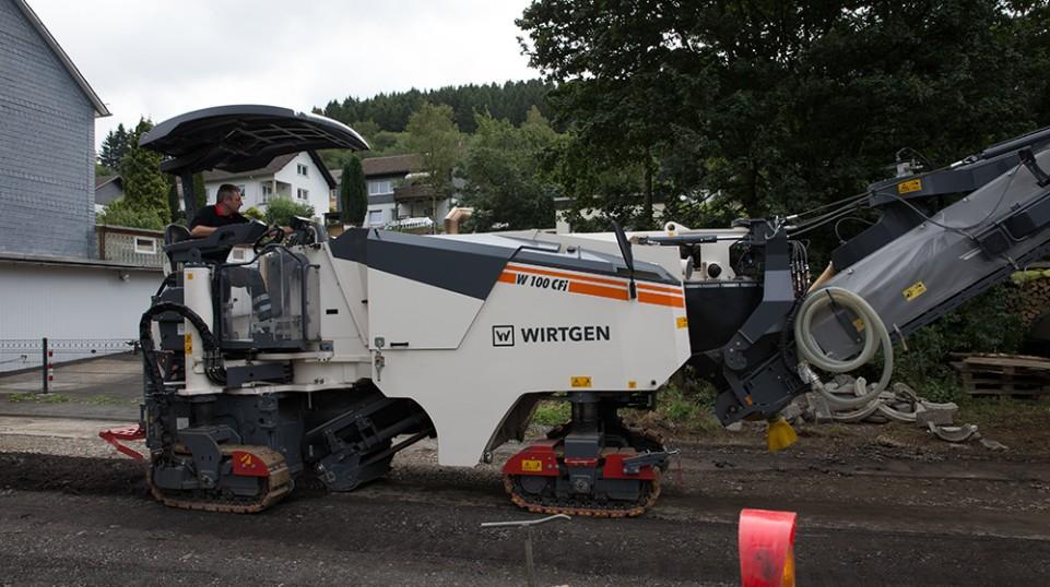 Obr. 22 Střední silniční fréza Wirtgen W 100 CFi Zdroj: http://www.wirtgen.