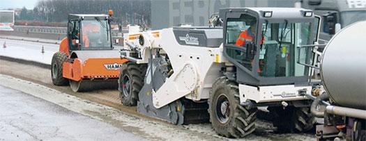 4.2 Fréza zemní - recyklační typ: hmotnost: výkon: pracovní šířka: hloubka promísení: využití: Wirtgen WR 240i 30,60 t 455 kw 2 400 mm 0 510 mm provádění vrstvy