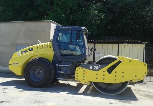 4.8 Válec zemní typ: hmotnost: hutnění: využití: Bomag, Hamm, VV 9,00 20,00 t statické, vibrační hutnění zemin, nestmelených