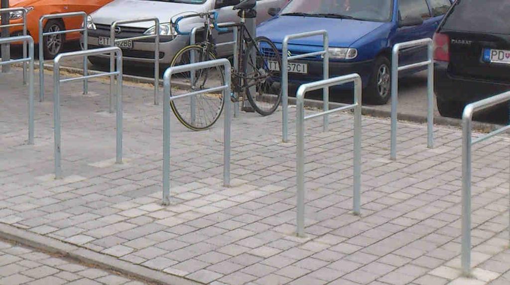 Obsah 1. Úvod... 3 1.1. Dôvody podpory mestskej cyklistiky:... 3 2. Základné technické parametre cyklostojanov... 4 3. Umiestňovanie cyklostojanov... 6 1.2. Prehľadná tabuľka navrhovaných cyklostojísk:.