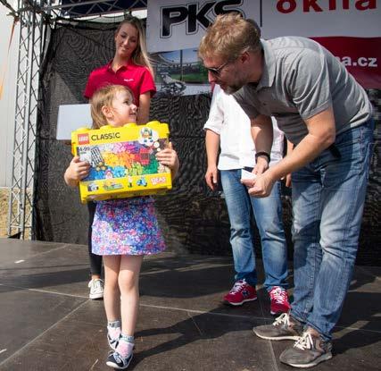 Skákací hrady, malování na obličej, bonbóny, balonky, soutěže to všechno spolu s prohlídkami výrobních hal zaručovalo zábavné odpoledne jak pro děti, tak pro jejich rodiče. Svůj cíl, tj.