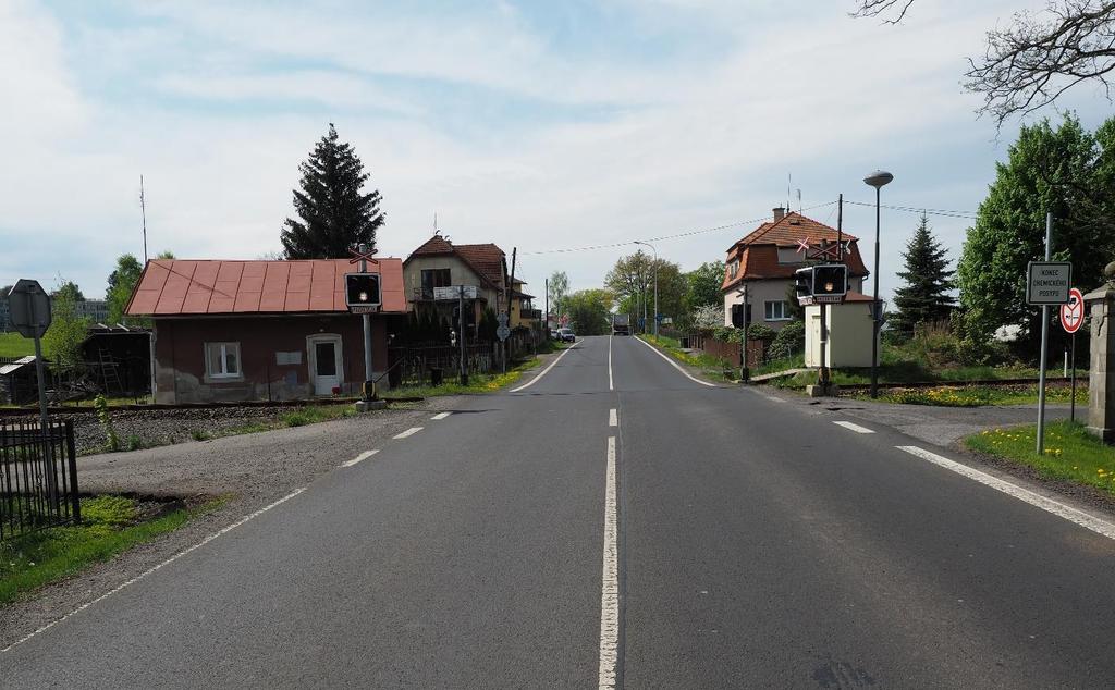 Ing. Zora Šachlová Svodidlo je zrovna pevná překážka jako ten strom, i když je strom o něco více nebezpečnější z důvodu malé plochy naražená velkou silou.