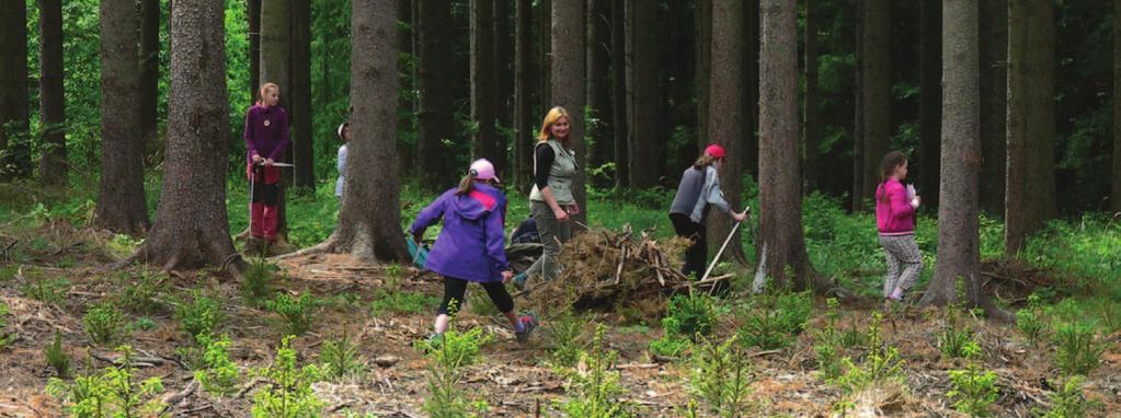 Lesní pedagogika přibližuje návštěvníkům lesa lesní ekosystém, trvale udržitelné lesní hospodářství, smysl hospodaření v lesích a užitky, které les člověku přináší.