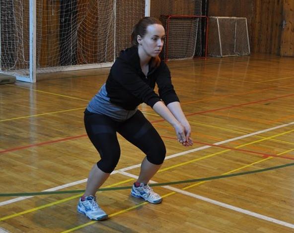 4 TEORETICKÁ VÝCHODISKA míči je minimální a odbití se děje odrazem míče od napnutých paží (Haník, Lehner, 2004).