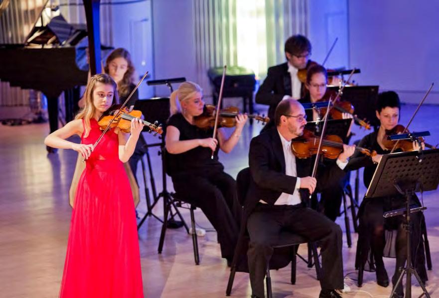 MIMOŘÁDNÁ PREZENTACE ŠKOLY NATÁLIE GARGULÁKOVÁ, housle ze třídy Mgr. Václava Křivánka Sólistka Filharmonie Bohuslava Martinů Zlín Dne 11.