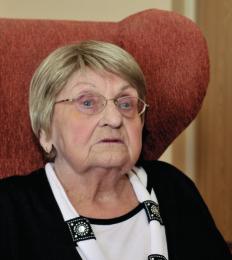Cena za zásluhy o Pardubický kraj Božena Koutná Ivanová válečná veteránka Přestože se paní Božena Koutná Ivanová narodila v květnu 1927 v Praze, mládí prožila v tehdejším Sovětském svazu.