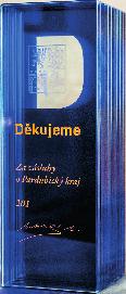 Cena za zásluhy o Pardubický kraj je určena osobnostem, kolektivům nebo organizacím za mimořádnou činnost pro rozvoj kraje a za zásluhy o kraj.