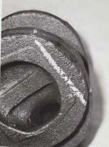 114 Špatná oprava formy Incorrect mould repair (dash) VADY TVARU, ROZMĚRŮ A