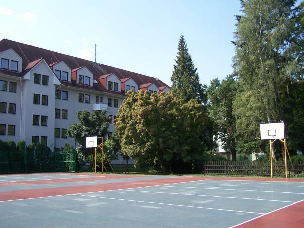2.3. Charakteristika školy Organizační složky a struktura školy Vyšší odborná škola lesnická a Střední lesnická škola Bedřicha Schwarzenberga v Písku navazuje na dlouholeté tradice vzdělávání v