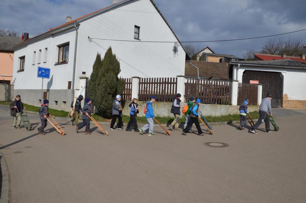 pokračuje a dětem
