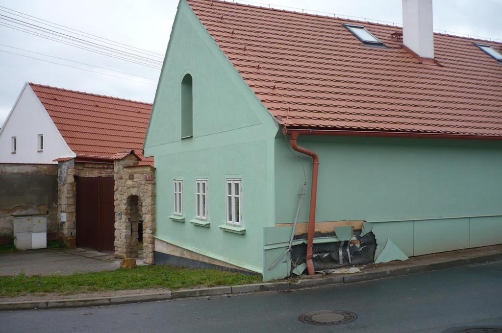 11 má o starost víc, neznámé vozidlo nezvládlo