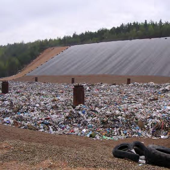 36 Rekapitulace výrobního zařízení Výkon Celkový výkon Centrální teplárna Doubravecká 2 horkovodní kotle o výkonu 34,8 MW 69,6 MW t 2 parní kotle granulační práškové o výkonu 128 MW 256,0 MW t 1
