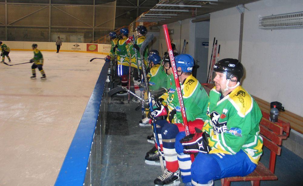 14. 11. 2010 HC Sklepy team - HC Jilemnice 13 : 3 (5:1, 4:1, 4:1) K dalšímu zápasu jsme nastoupili 33 hodin po skončení zápasu s HC Luţany.