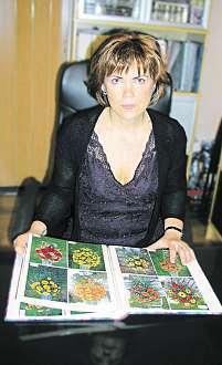 Kosti smíšené spopelem pozůstalí ukládali buď vnádobách, nebo jen volně. Místa pohřbu Marie Mejstříková POHŘEBNÍ SLUŽBA, s.r.o. Na Nábřeží 101/61, HAVÍŘOV-MĚSTO Informace apřevozy NEPŘETRŽITĚ 596 811 231, 725 108 646 označovala stéla (kamenný nebo dřevěný památník, většinou vztyčený) anebo ploché kameny.