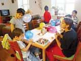 : 606 855 797 nebo při osobní návštěvě na adrese VOŘÍŠEK - ÚTULEK PRO PSY, SAMOTA 133, 798 58 ČECHY POD KOSÍŘEM. Vedoucím útulku je Ing. et Bc. Leopold Dostál.