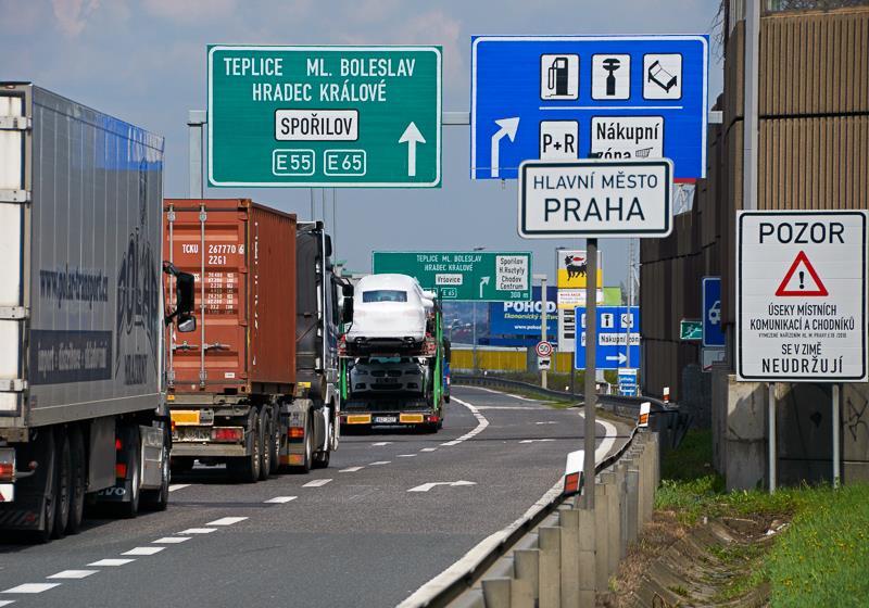 Pražská aglomerace (PAG) Nejvýznamnější sídelní celek v ČR Trend: Rostoucí mobilita dopravní problémy Fakt: Dopravní PAG systém neprospívá! sdt.