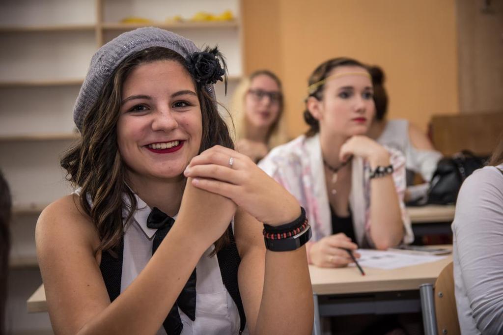 černá dívka sólo trubice