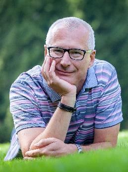SPECIFIKACE CÍLOVÉ SKUPINY Plošného průzkumu spokojenosti se obvykle zúčastní všichni zaměstnanci školy, tedy jak vedoucí pracovníci, tak všichni učitelé a ostatní zaměstnanci školy.