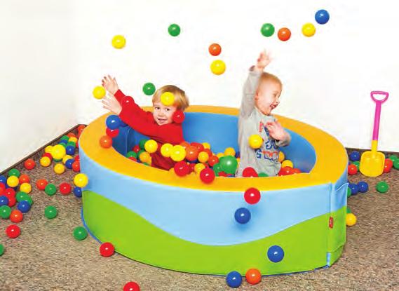 Čtvercový bazén 1,5 Obsahuje 4000 umělohmotných míčků o průměru 6 cm. Skládá se ze 4 dílů. Rozměr: 150 x 150 x 60 cm - vnitřní plocha: 1,21 m 2. 50 A2001.