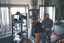 Motivovalo ho najmä to, že v senickom regióne bolo až dosiaľ problémom zakúpiť bežné rybárske potreby, nehovoriac už o novinkách, ktoré prichádzali na trh, prípadne o sortimente týkajúcom sa