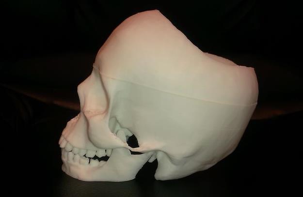 FSI VUT DIPLOMOVÁ PRÁCE List 15 1.1.2 Využití aditivních technologií 3D tisk začínal jako nástroj pro výrobu rychlých a levných prototypů.