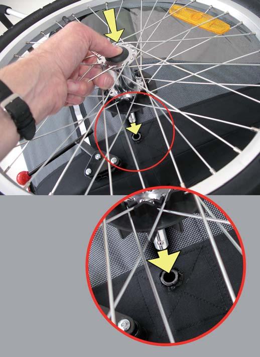 4.3 Připevnění kol Kola Croozerů jsou vybavena push-button osami.