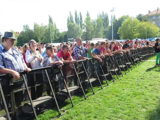 pátek: 100,-Kč sobota: 100,-Kč, nad