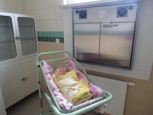 Odloženého dítěte se ujmou kvalifikovaní zdravotníci, kteří provedou odbornou prohlídku zdravotního stavu a následně se o ně postarají.