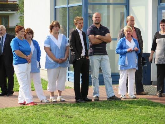 Krátký magnet a nadstandardně široký otvor umožňuje bez