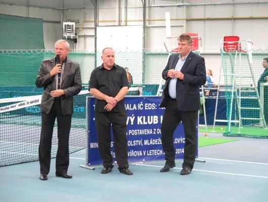 K dispozici jsou čtyři stoly, pro návštěvníky samozřejmě mužské i ženské šatny včetně hygienického zázemí a nealkoholický bar," uvedl