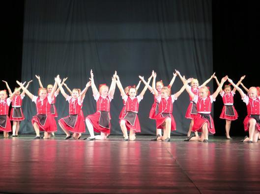 Koncert tanečního souboru Ritmo Přes sto deset tanečníků, převážně