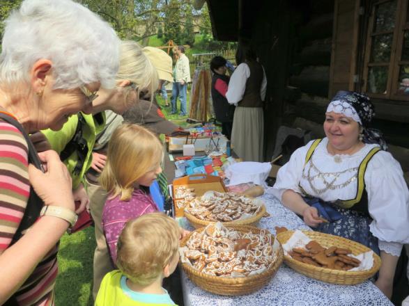 Gogolova tragikomedie Ženitba Mezi klenoty světového dramatu patří oblíbená hra Nikolaje Vasiljeviče Gogola Ženitba. Divadlo Na Jezerce ji uvedlo v úterý 6.