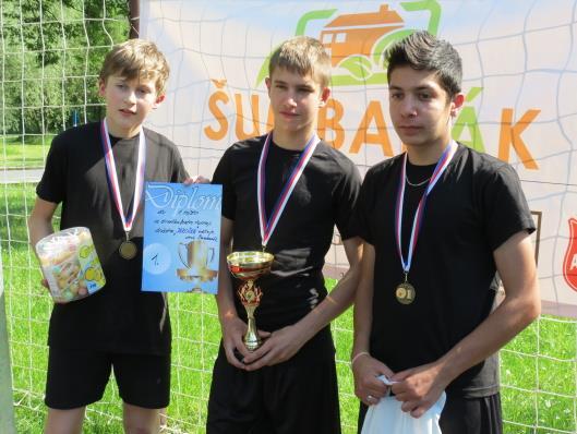 78 21. 5. Turnaj v streetballu Ve středu 21. května odpoledne se konal malý turnaj v streetballu.