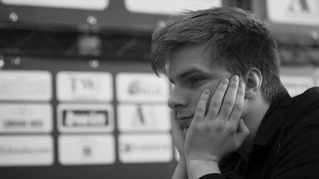 S DÁMAMI FLIRTUJTE, KRÁLŮM DÁVEJTE MAT A ZŮSTAŇTE NALADĚNI NA praguechess.cz Richard Rapport musel být se svým výsledkem na Gibraltaru spokojen.