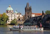 Poznejte nejkrásnější místa Prahy KARLŮV MOST je nejstarší dochovaný pražský most a propojuje Staré Město s Malou Stranou. Základní kámen položil roku 1357 samotný Karel IV.