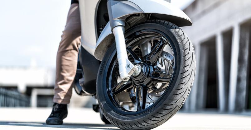 Technologie motocyklových pneumatik Mitas Jedná se o unikátní technologii, která je v mnoha případech adaptována přímo na typ pneumatiky diagonální, smíšené (bias belted) a radiální.